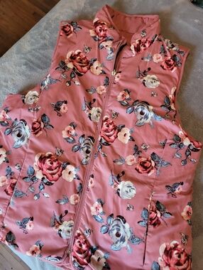 Kensie Jeans XL Pink Floral Quilted Vest Reversible Pockets Zipper EUC Colorful